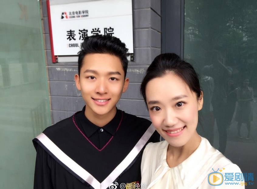 张晚意毕业照 张晚意毕业照