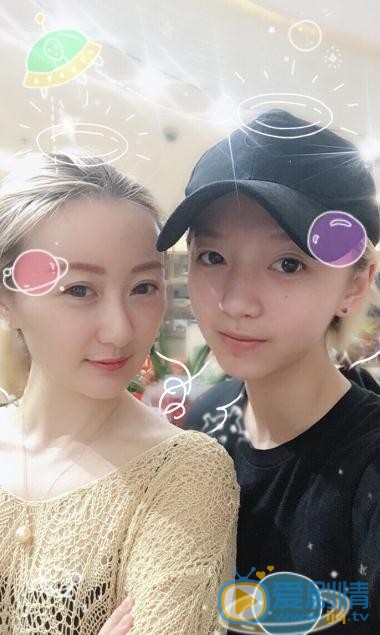 周韵茹家人合照 周韵茹高清写真_周韵茹高清剧照
