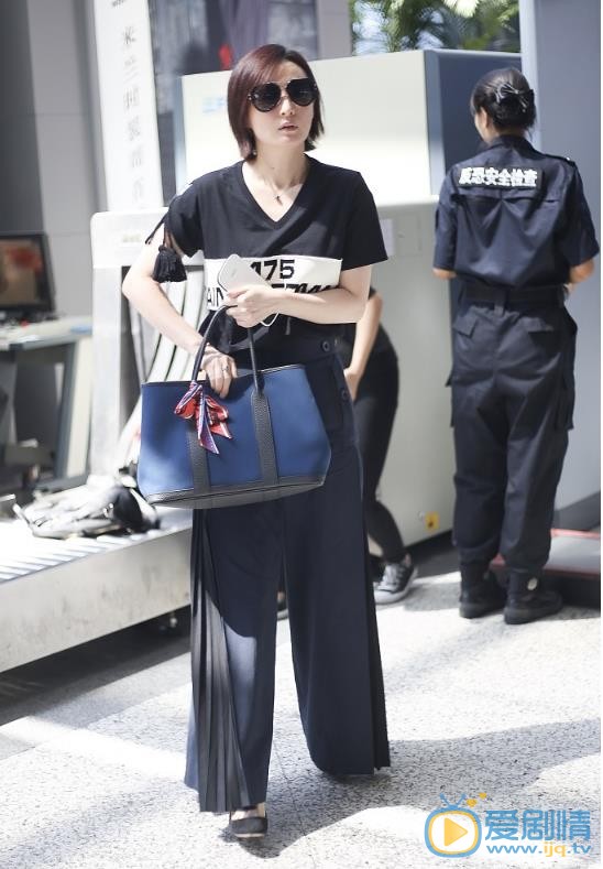 蒋勤勤路透街拍 蒋勤勤高清写真_蒋勤勤高清剧照