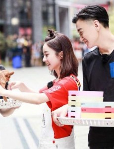 周一围赵丽颖是什么关系？赵丽颖为什么叫周一围大哥？