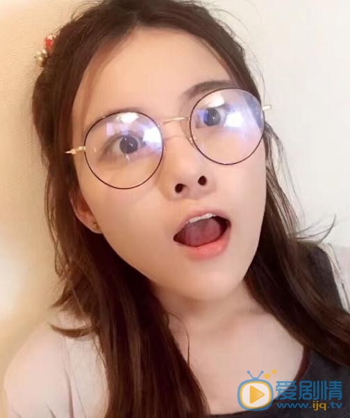 廖语辰卖萌照 廖语辰高清写真_廖语辰高清剧照