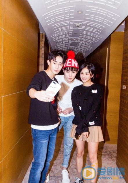 厉嘉琪朋友合照 厉嘉琪高清写真_厉嘉琪高清剧照