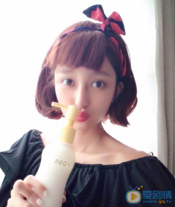 曲昱曈卖萌表情包 曲昱曈高清写真_曲昱曈高清剧照