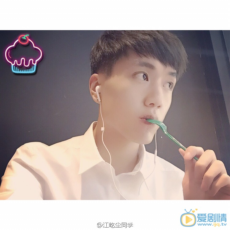 江屹尘白衣少年写真 江屹尘高清写真_江屹尘高清剧照