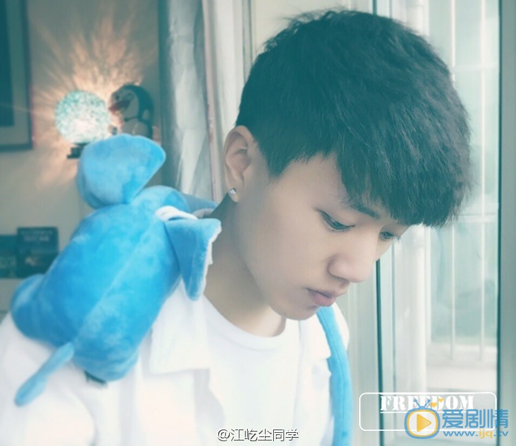 江屹尘白衣少年写真 江屹尘高清写真_江屹尘高清剧照