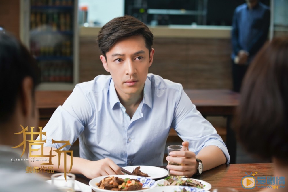 猎场中林拜为什么要让郑秋冬去地中海银行上班，郑秋冬最终有没有偷顾客资料？