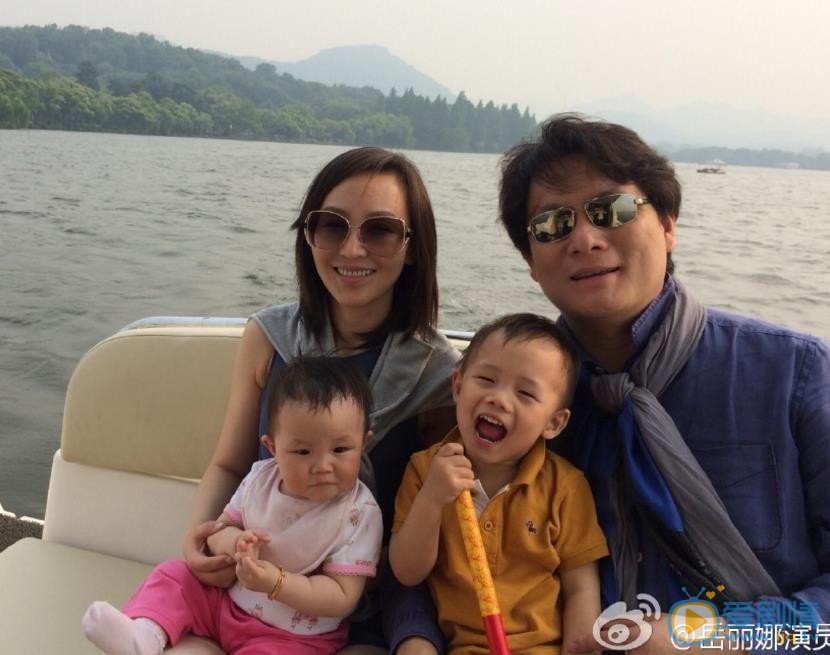 岳丽娜全家福 岳丽娜高清写真_岳丽娜高清剧照