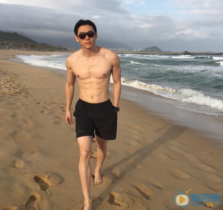 丁一肌肉健身照 丁一高清写真_丁一高清剧照