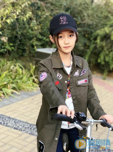 纪姿含滑板街拍 纪姿含高清写真_纪姿含高清剧照