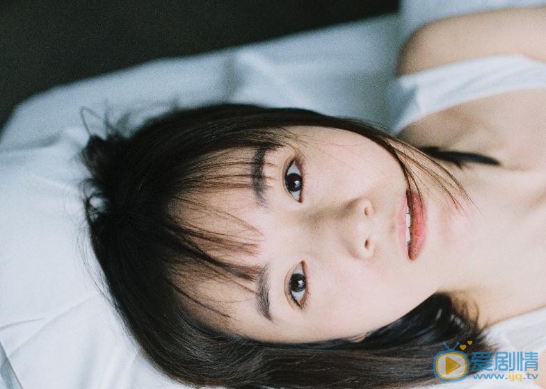 李依伊素颜背心写真 李依伊高清写真_李依伊高清剧照