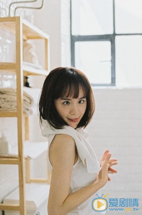李依伊素颜背心写真 李依伊高清写真_李依伊高清剧照