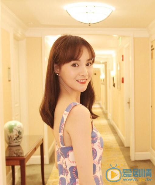 李依伊活动照 李依伊高清写真_李依伊高清剧照