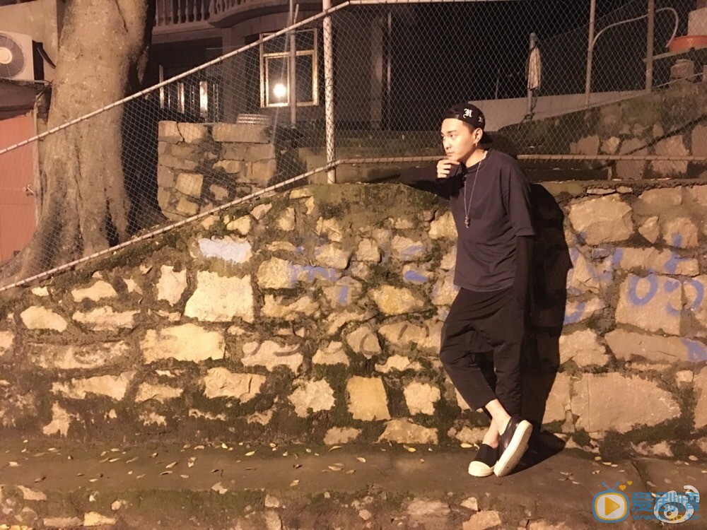 刘彤街拍照写真 刘彤高清写真_刘彤高清剧照