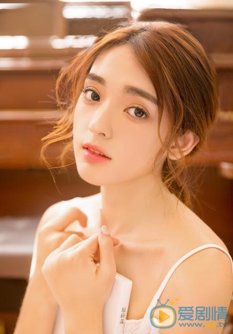 张鹤怡夏日写真 张鹤怡高清写真_张鹤怡高清剧照