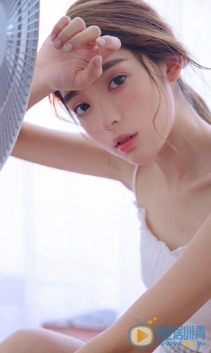 张鹤怡夏日写真 张鹤怡高清写真_张鹤怡高清剧照