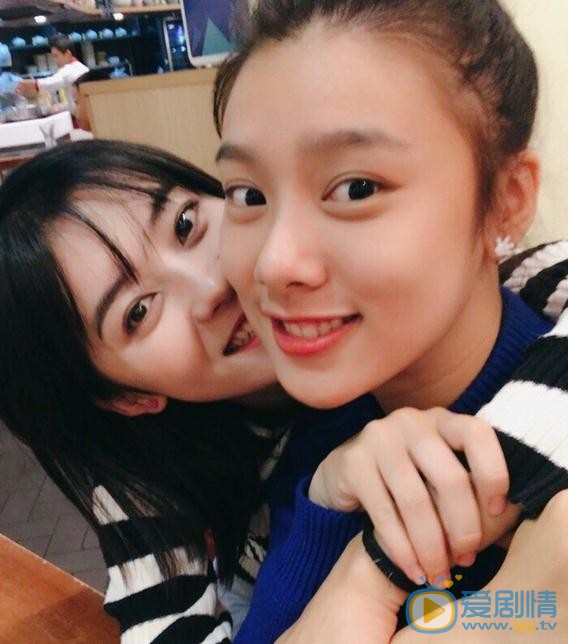 奚美丽与人合照 奚美丽高清写真_奚美丽高清剧照
