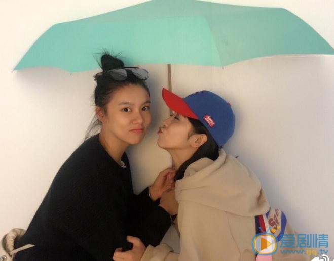 奚美丽与人合照 奚美丽高清写真_奚美丽高清剧照
