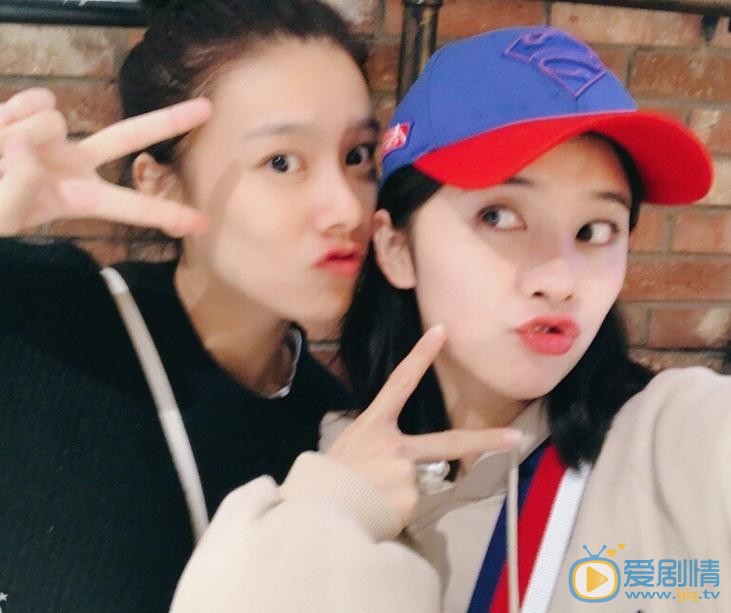 奚美丽与人合照 奚美丽高清写真_奚美丽高清剧照