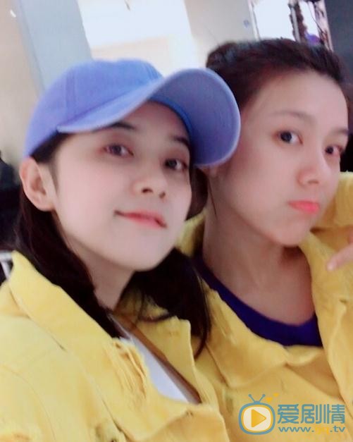 奚美丽与人合照 奚美丽高清写真_奚美丽高清剧照
