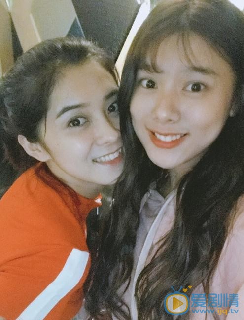 奚美丽与人合照 奚美丽高清写真_奚美丽高清剧照