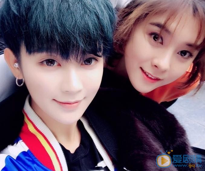 奚美丽与人合照 奚美丽高清写真_奚美丽高清剧照