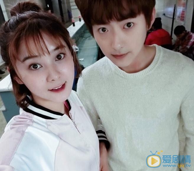 奚美丽与人合照 奚美丽高清写真_奚美丽高清剧照