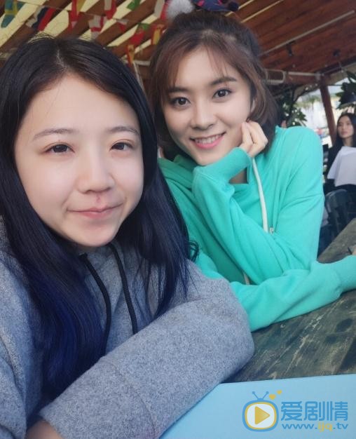 奚美丽与人合照 奚美丽高清写真_奚美丽高清剧照