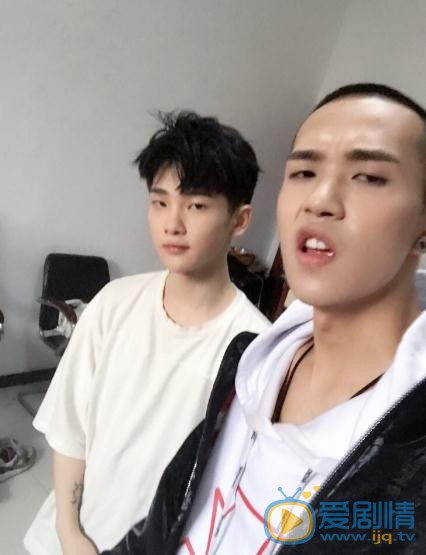 周震南白衣少年写真 周震南高清写真_周震南高清剧照