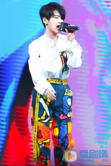 周震南白衣少年写真 周震南高清写真_周震南高清剧照