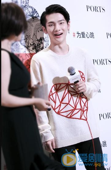 周震南白衣少年写真 周震南高清写真_周震南高清剧照