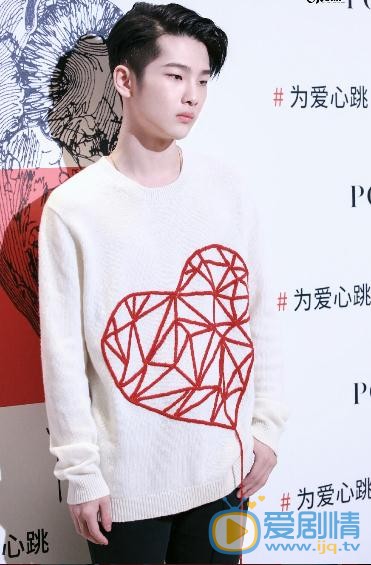 周震南白衣少年写真 周震南高清写真_周震南高清剧照