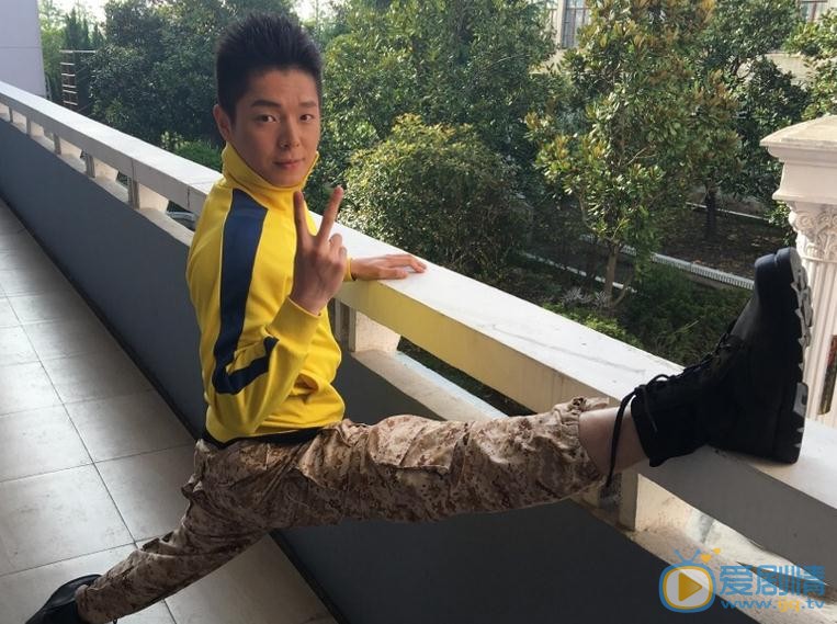 王鑫片场照 王鑫高清写真_王鑫高清剧照