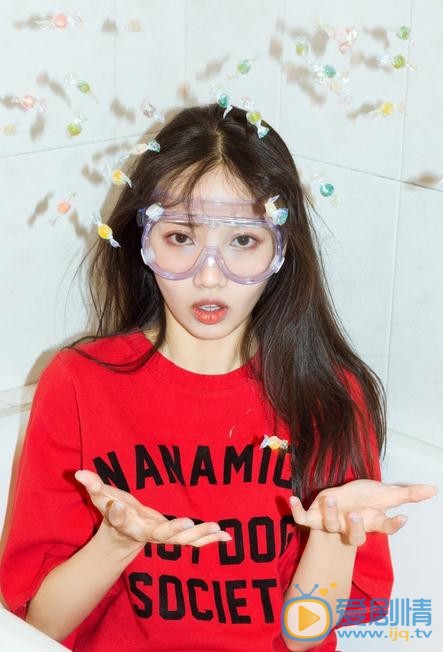 张怡畅红色写真 张怡畅高清写真_张怡畅高清剧照