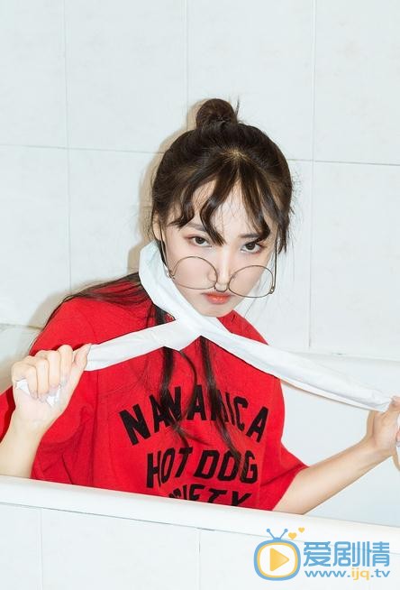 张怡畅红色写真 张怡畅高清写真_张怡畅高清剧照