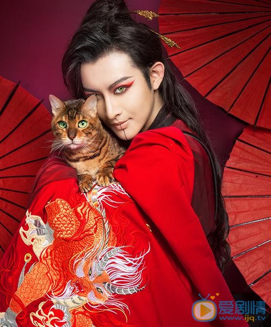 李孟羲红色写真 李孟羲高清写真_李孟羲高清剧照