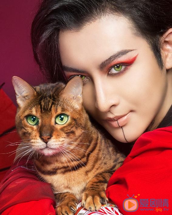 李孟羲红色写真 李孟羲高清写真_李孟羲高清剧照