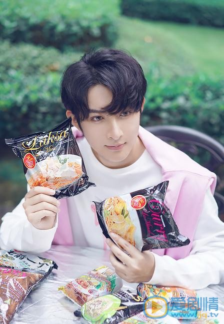 李孟羲吃货写真 李孟羲高清写真_李孟羲高清剧照