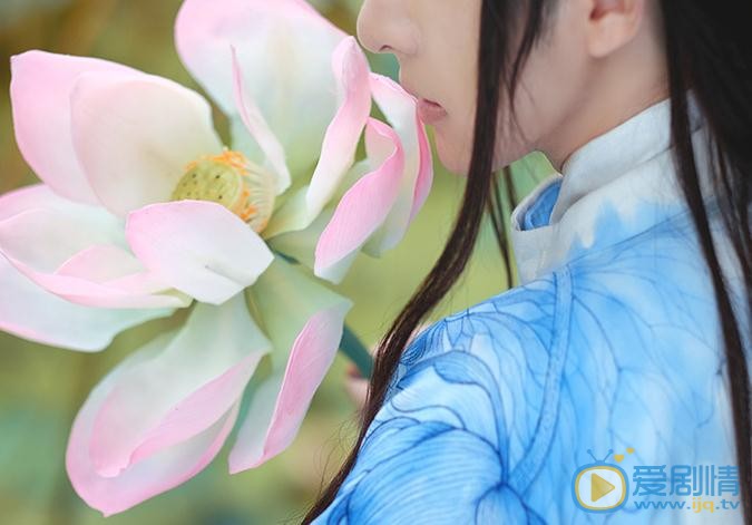 李孟羲蓝色写真 李孟羲高清写真_李孟羲高清剧照