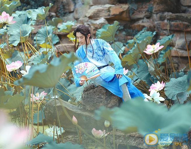 李孟羲蓝色写真 李孟羲高清写真_李孟羲高清剧照