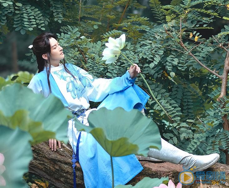 李孟羲蓝色写真 李孟羲高清写真_李孟羲高清剧照