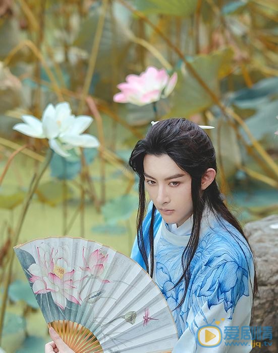 李孟羲蓝色写真 李孟羲高清写真_李孟羲高清剧照
