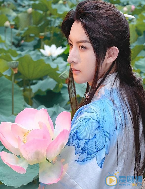 李孟羲蓝色写真 李孟羲高清写真_李孟羲高清剧照