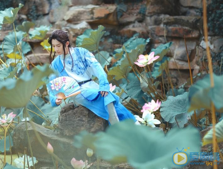 李孟羲蓝色写真 李孟羲高清写真_李孟羲高清剧照