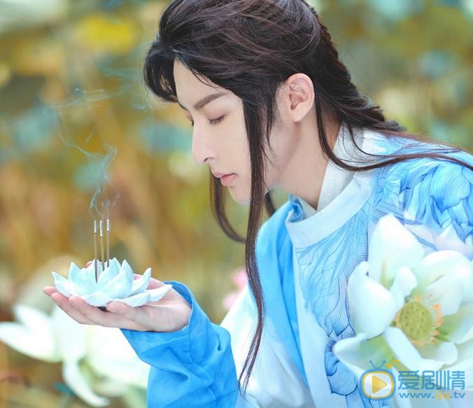 李孟羲蓝色写真 李孟羲高清写真_李孟羲高清剧照