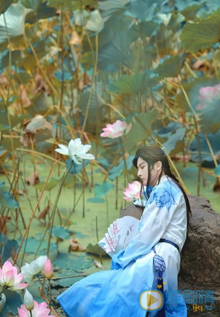 李孟羲蓝色写真 李孟羲高清写真_李孟羲高清剧照