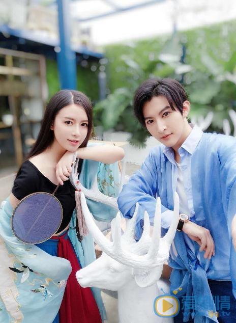李孟羲与人合照 李孟羲高清写真_李孟羲高清剧照
