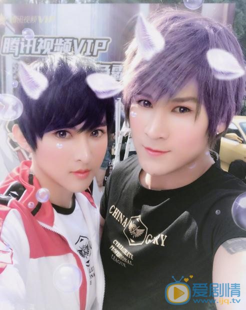 李孟羲与人合照 李孟羲高清写真_李孟羲高清剧照