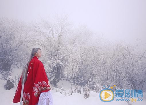 李孟羲红色写真 李孟羲高清写真_李孟羲高清剧照