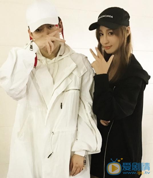 刘羽琦与人合照 刘羽琦高清写真_刘羽琦高清剧照