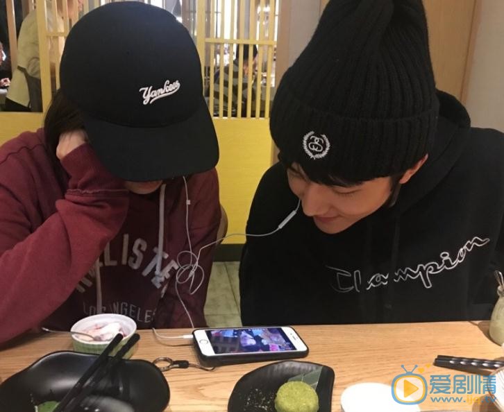 张新成与人合照 张新成高清写真_张新成高清剧照